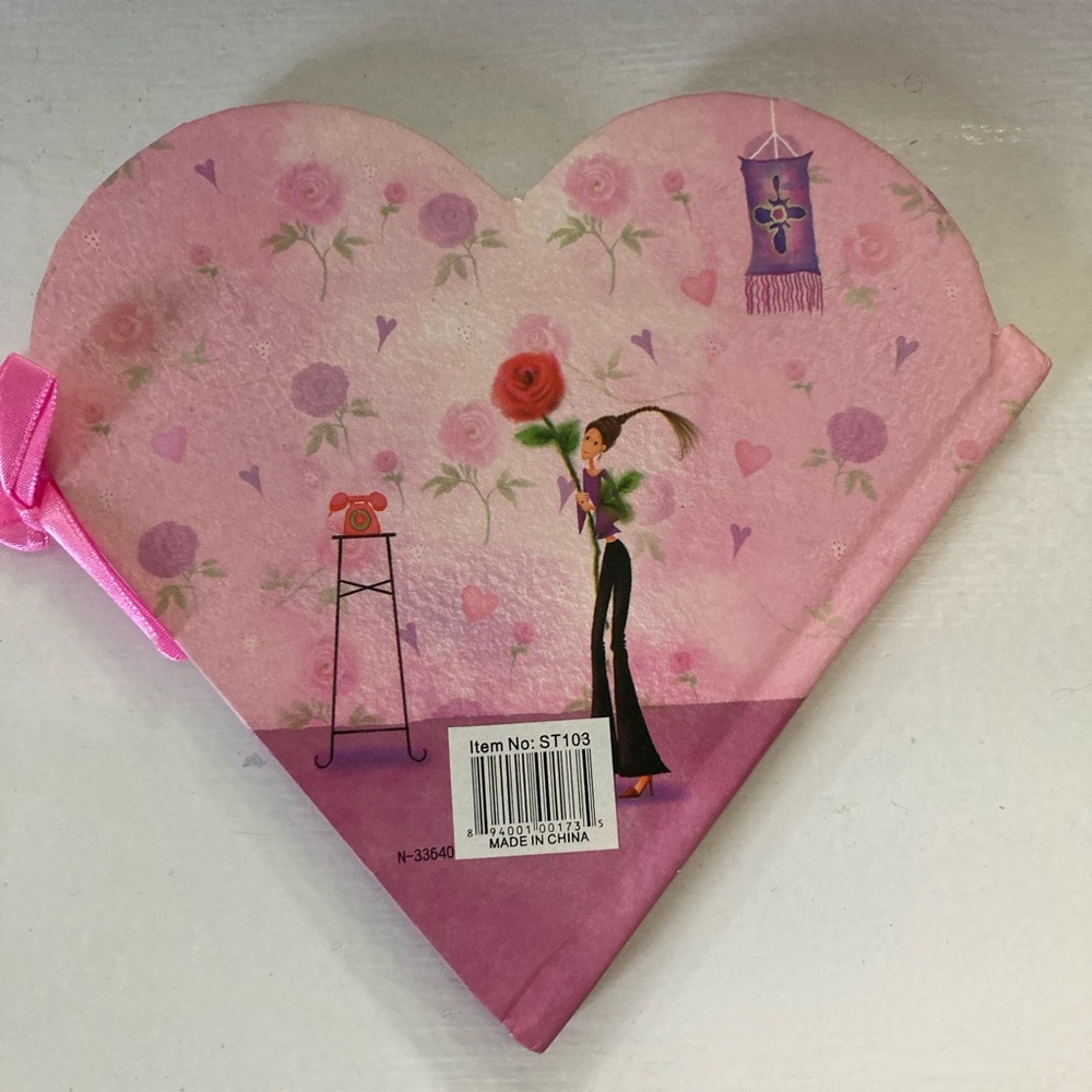 Never used heart shape blank page notebook - Picture 2 of 4